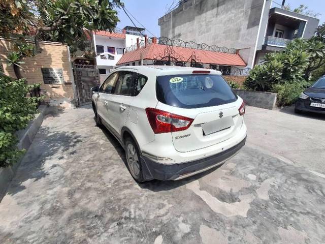 https://images10.gaadi.com/usedcar_image/4587897/original/processed_1ebad1e7-b5f9-44b4-b731-e64b4ef9d9cb.jpg?imwidth=6402