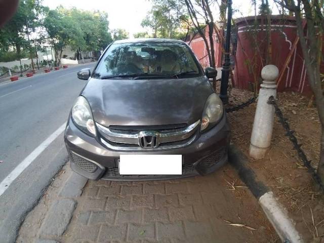 https://images10.gaadi.com/usedcar_image/4587901/original/processed_d175d117-74ee-470e-8f98-6892a073392d.jpg?imwidth=6402