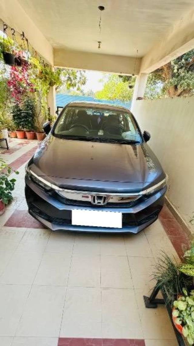 https://images10.gaadi.com/usedcar_image/4587915/original/processed_e7f1e64f-f45f-41ae-938d-2ab01fbfca00.jpeg?imwidth=6400