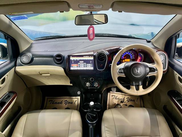 https://images10.gaadi.com/usedcar_image/4587926/original/a3a7d3e6445ef6e968d5d3741d420811.jpg?imwidth=6402