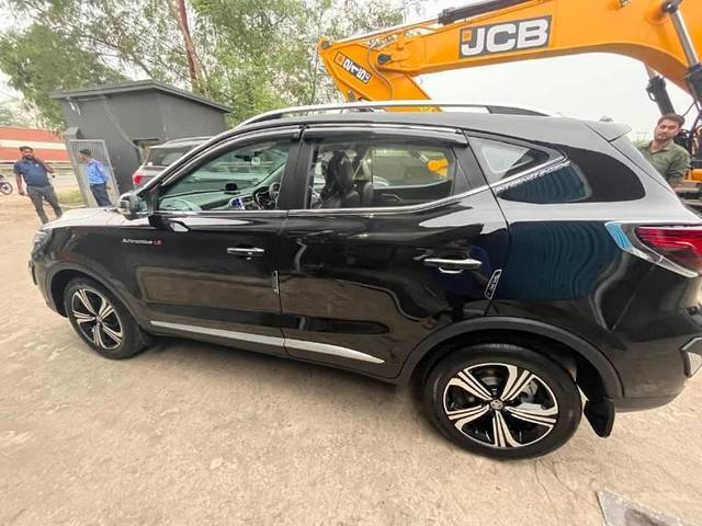 https://images10.gaadi.com/usedcar_image/4587932/original/processed_ea0e6ae7-b316-4334-9cf9-44e83b0c4af5.jpg?imwidth=6402