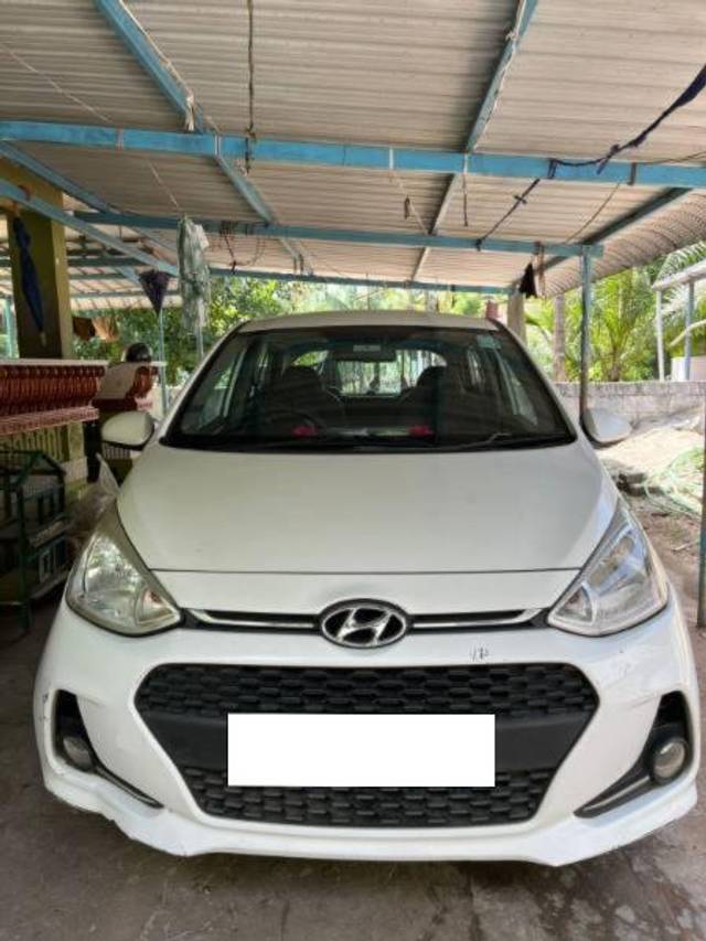 https://images10.gaadi.com/usedcar_image/4587933/original/processed_ce05200d-88fe-40c1-8d2d-a4cb716a9f4f.jpg?imwidth=6400