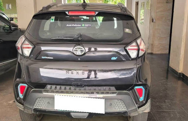 https://images10.gaadi.com/usedcar_image/4587955/original/processed_cffc603f-4bcd-4eea-ba75-a8bff7688658.png?imwidth=6400