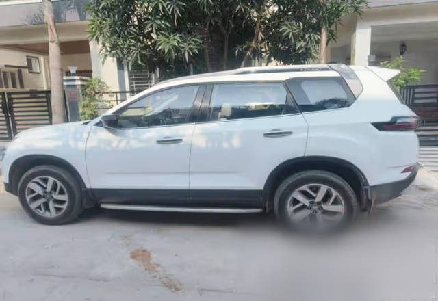 https://images10.gaadi.com/usedcar_image/4587990/original/561a2799-b5ec-4081-a0bf-7607a181c8d6.?imwidth=6402