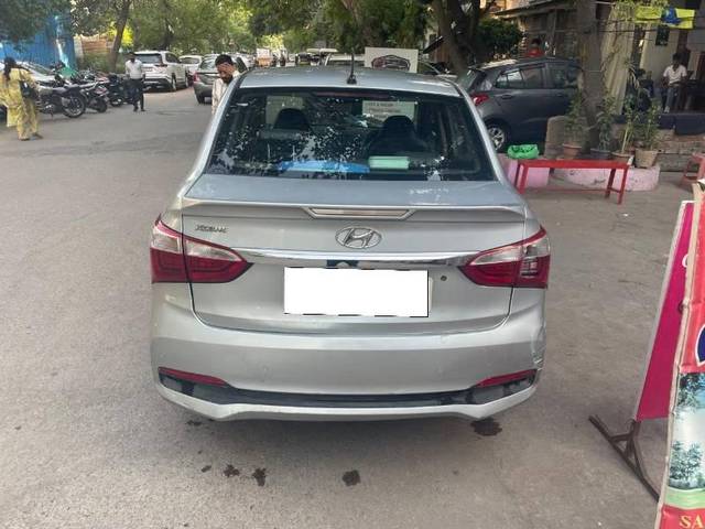 https://images10.gaadi.com/usedcar_image/4588020/original/processed_0a9a4d90-3cd5-4499-ab60-915f37c66515.jpg?imwidth=6402