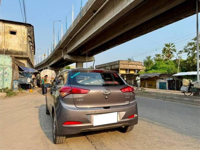 https://images10.gaadi.com/usedcar_image/4588066/original/processed_d1141c6f-6316-4ac8-a947-459fb16d1799.jpeg?imwidth=6401