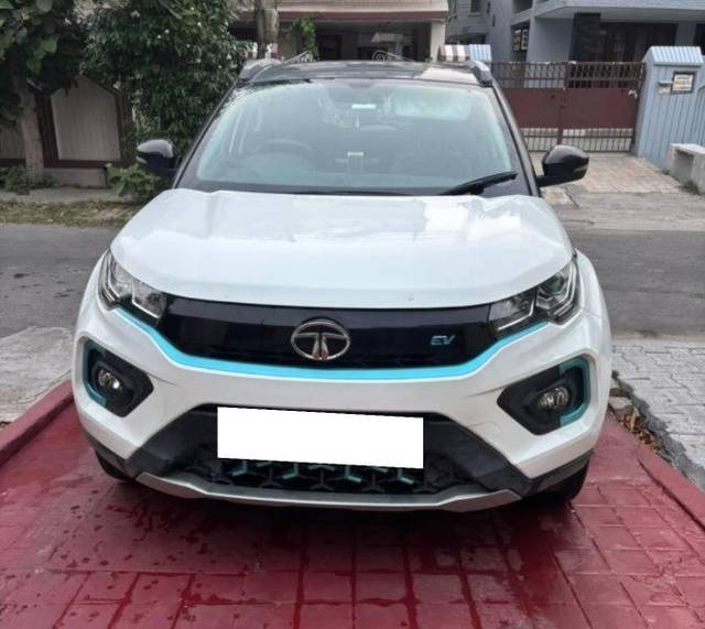 https://images10.gaadi.com/usedcar_image/4588067/original/processed_0c875d02-6026-4ea0-a5b5-d1db1fbc3cde.jpg?imwidth=6400