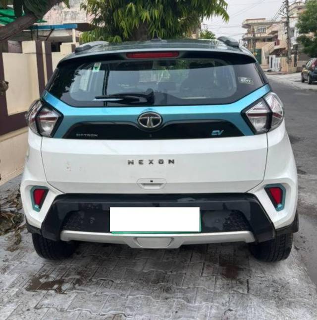 https://images10.gaadi.com/usedcar_image/4588067/original/processed_a0890f04-82be-4b03-879d-fbd60aab20fa.jpg?imwidth=6402