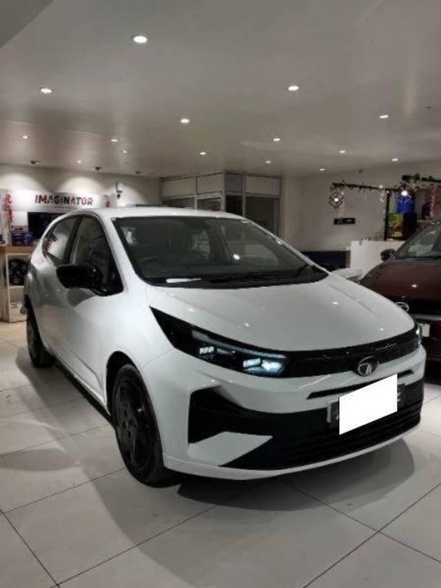 https://images10.gaadi.com/usedcar_image/4588090/original/processed_processed_fdaee76c-a22b-4a66-adeb-5064f973eccc.jpg?imwidth=6400