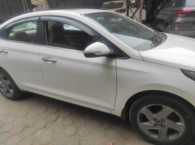 https://images10.gaadi.com/usedcar_image/4588124/original/f480f84b-2b04-4d50-a6c5-7f19b3cbc318.jpg?imwidth=6402