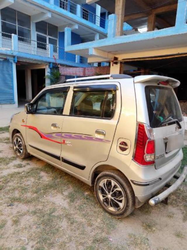 https://images10.gaadi.com/usedcar_image/4588137/original/processed_d1d25cee-160f-4970-a0ed-4f42719b2688.jpg?imwidth=6400