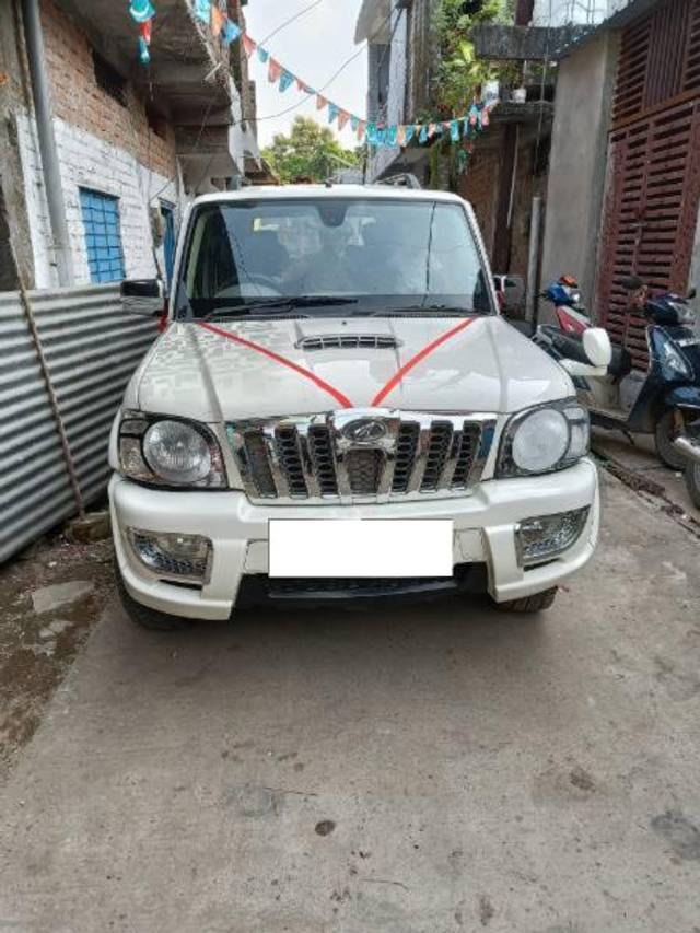 https://images10.gaadi.com/usedcar_image/4588141/original/processed_4d225e80-064c-4edc-9c73-afaf7b2a2c1d.jpg?imwidth=6400