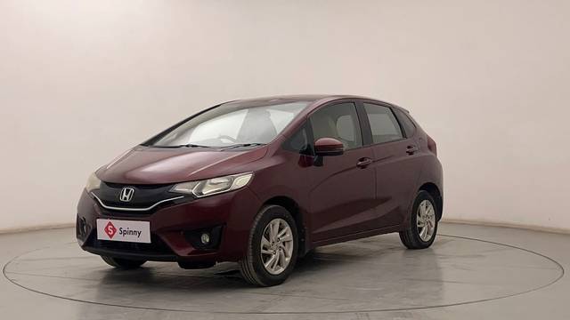 https://images10.gaadi.com/usedcar_image/4588159/original/0d1cef83371b925bdb43b163e1b464f1.JPG?imwidth=6400