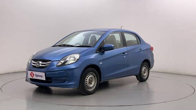 https://images10.gaadi.com/usedcar_image/4588191/original/c5bdc305e31de16c8f6810133a059d4a.JPG?imwidth=6400