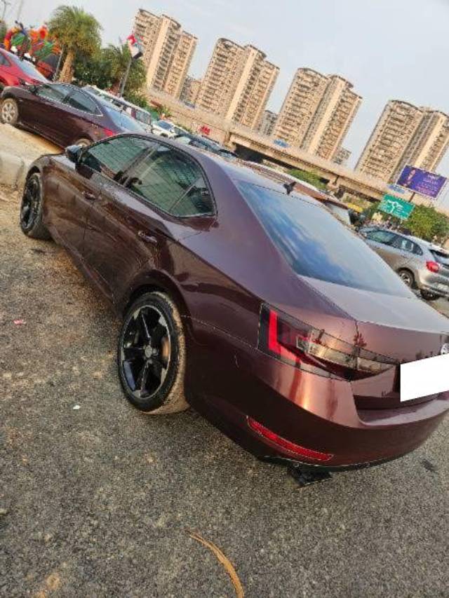 https://images10.gaadi.com/usedcar_image/4588213/original/processed_4852d611-cb8a-4d0d-897e-29c15cce3b73.jpg?imwidth=6400