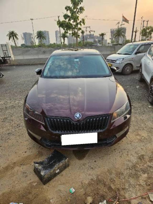 https://images10.gaadi.com/usedcar_image/4588213/original/processed_f5c7efc3-334d-44ce-8b5e-0d9fb077a9aa.jpg?imwidth=6402