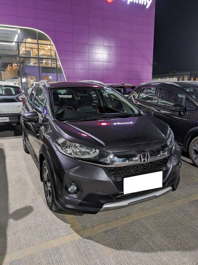 https://images10.gaadi.com/usedcar_image/4588226/original/processed_81f57bb5-428c-4088-83a9-117306b2b36e.jpg?imwidth=6400