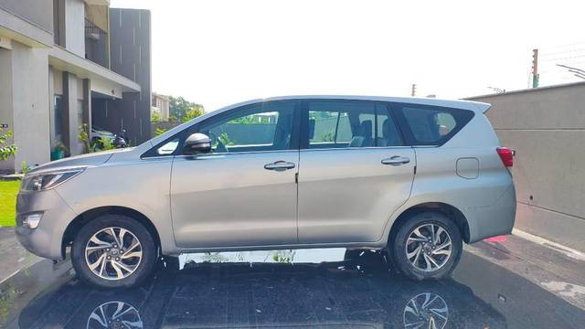 https://images10.gaadi.com/usedcar_image/4588254/original/processed_db8967e3-9a15-45a2-ac65-b122584170cb.jpg?imwidth=6402