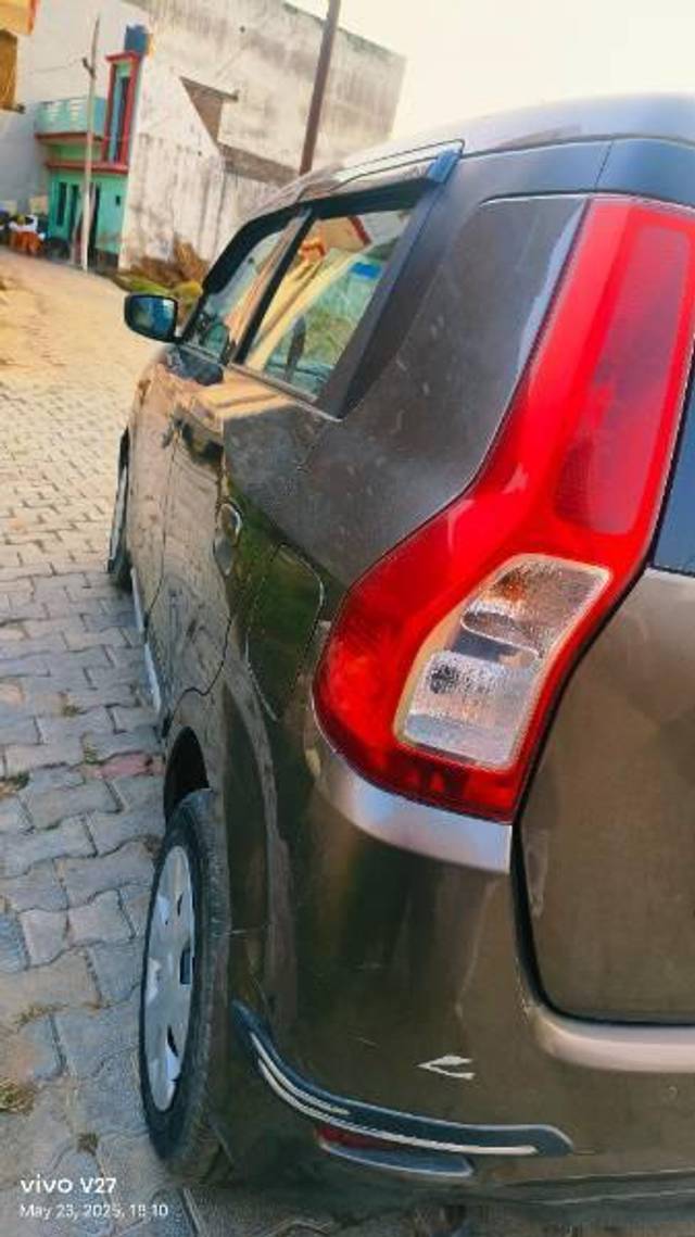 https://images10.gaadi.com/usedcar_image/4588322/original/processed_5655d2a4-0a0e-468a-b434-1ee2e7307c1a.jpg?imwidth=6401