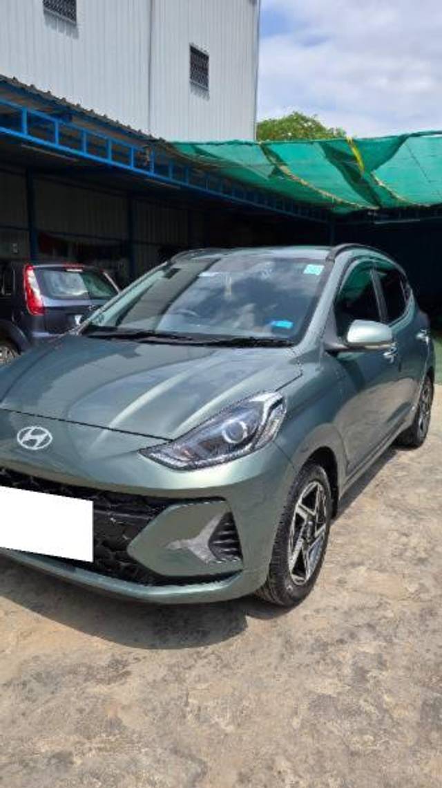 https://images10.gaadi.com/usedcar_image/4588364/original/processed_ac867116-dd56-4a56-aa84-2cce81740a7b.jpg?imwidth=6402