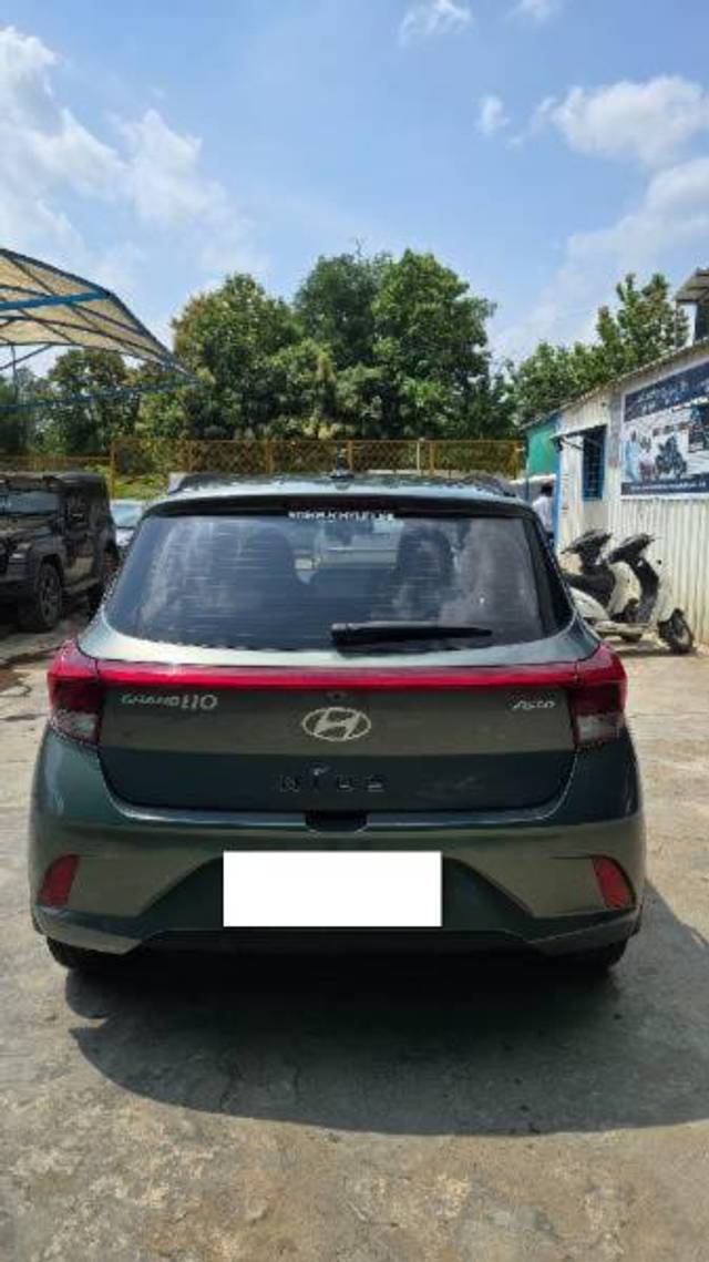 https://images10.gaadi.com/usedcar_image/4588364/original/processed_f5b2dddd-8a2d-4b52-b7ad-f123716ab0bb.jpg?imwidth=6401