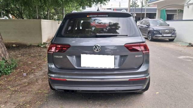 https://images10.gaadi.com/usedcar_image/4588372/original/processed_66477027-0047-421d-938d-e7344bc591f9.jpeg?imwidth=6402