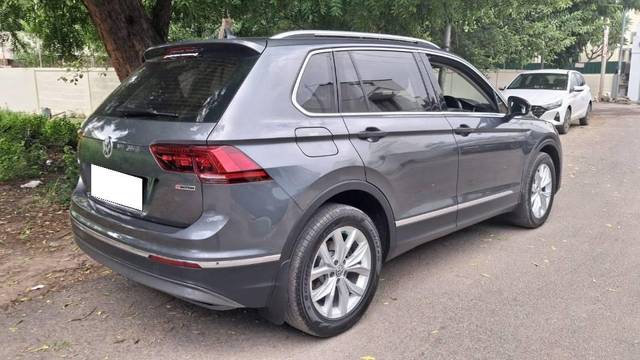 https://images10.gaadi.com/usedcar_image/4588372/original/processed_e01f7914-d9f0-43f8-9d4b-f2114d686096.jpeg?imwidth=6401