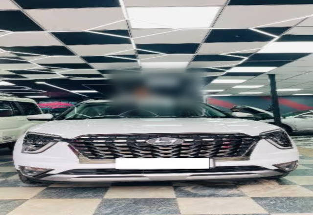 https://images10.gaadi.com/usedcar_image/4588374/original/6ebe719a-431a-466d-8456-dad6ecdaaafa.?imwidth=6402