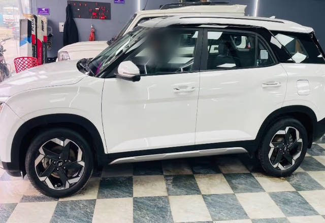 https://images10.gaadi.com/usedcar_image/4588374/original/f87b8b7a-5094-419d-8eed-1c9d6d582b30.?imwidth=6400