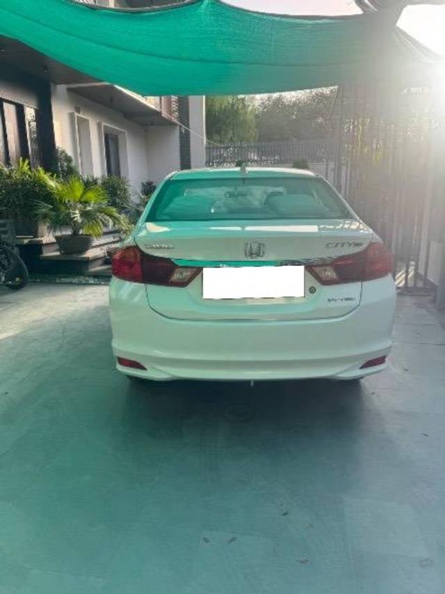 https://images10.gaadi.com/usedcar_image/4588376/original/processed_49cc2768-28ce-4f47-b4e9-7b4e914bcd43.jpeg?imwidth=6401