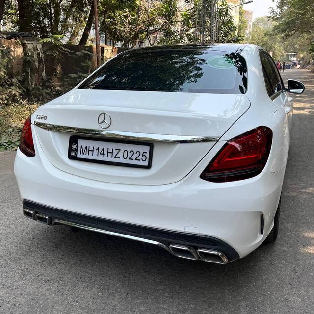 https://images10.gaadi.com/usedcar_image/4588416/original/processed_045978a23d53be2c03fb1c14462bc442.jpg?imwidth=6402