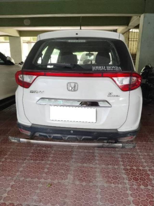 https://images10.gaadi.com/usedcar_image/4588419/original/processed_8c815c7c-dc61-44d0-803f-2b0e54e2cdf5.jpg?imwidth=6401