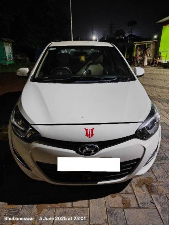 https://images10.gaadi.com/usedcar_image/4588478/original/processed_4ec5545c-a5fa-4c98-80e3-777ac4366868.jpg?imwidth=6400