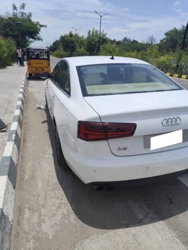 https://images10.gaadi.com/usedcar_image/4588479/original/processed_d1fea098-a17c-4d3e-bf9a-3f15172a5df8.jpeg?imwidth=6402
