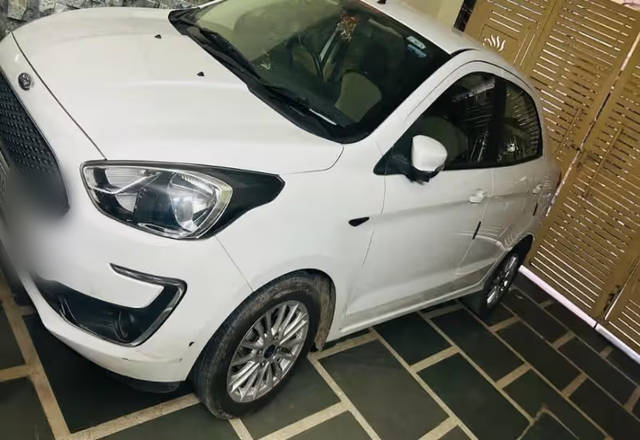 https://images10.gaadi.com/usedcar_image/4588480/original/8b9b6755-c4a7-40d4-b4bf-81b7e768d60f.?imwidth=6400