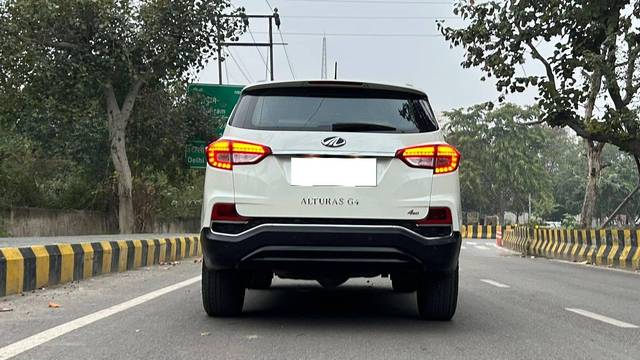 https://images10.gaadi.com/usedcar_image/4588521/original/processed_3baacf6ee515016dc7f605d4a1c47c1c.jpg?imwidth=6402