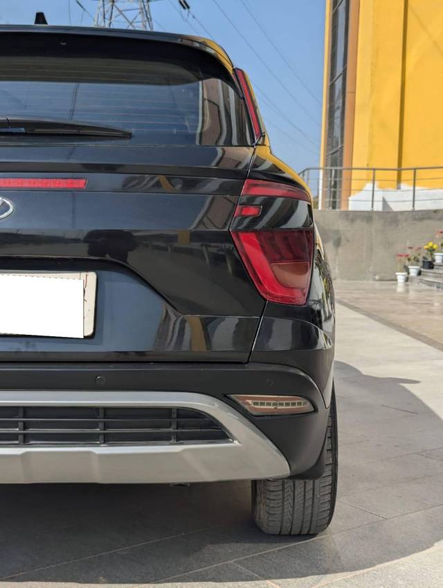 https://images10.gaadi.com/usedcar_image/4588522/original/processed_b340441c8d954ee857b6bbc19721b331.jpg?imwidth=6402