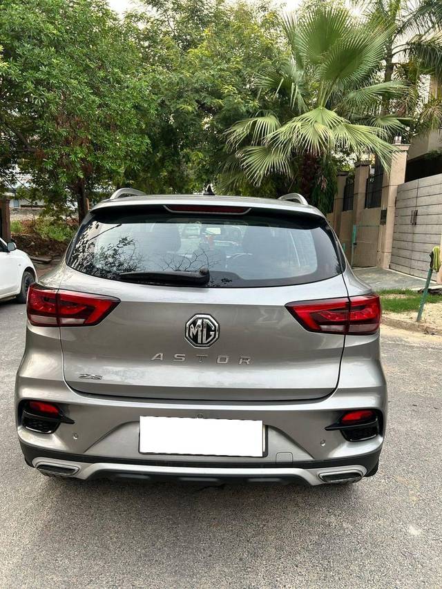 https://images10.gaadi.com/usedcar_image/4588525/original/processed_c243da1df5738c42c0149fdb02ffeaf3.jpg?imwidth=6402