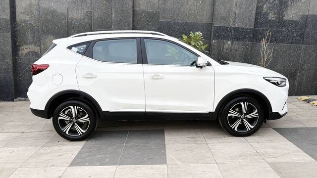 https://images10.gaadi.com/usedcar_image/4588538/original/d46a8bba6bb710ef1b488cf6b42c7e75.jpg?imwidth=6401