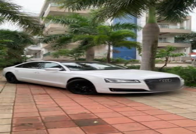 https://images10.gaadi.com/usedcar_image/4588563/original/0ce9684e-1839-4818-9625-a7c7bd1e49bf.?imwidth=6400