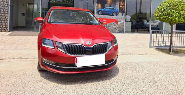 https://images10.gaadi.com/usedcar_image/4588572/original/processed_39c167a31654f1f6a5f51d86f55f9774.jpg?imwidth=6400