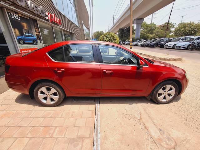 https://images10.gaadi.com/usedcar_image/4588572/original/processed_c3323dda213f47680eb6ef852e486875.jpg?imwidth=6401