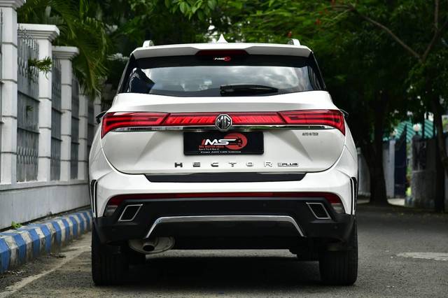 https://images10.gaadi.com/usedcar_image/4588579/original/processed_87a6bfd5d4535a6ba01747e594327b0f.jpg?imwidth=6402