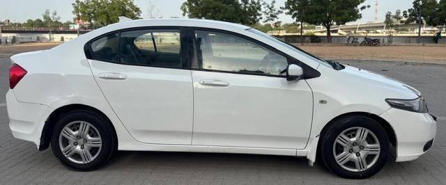 https://images10.gaadi.com/usedcar_image/4588626/original/bcfcccf642eb7febd7b987d4b76ee9e4.jpg?imwidth=6401