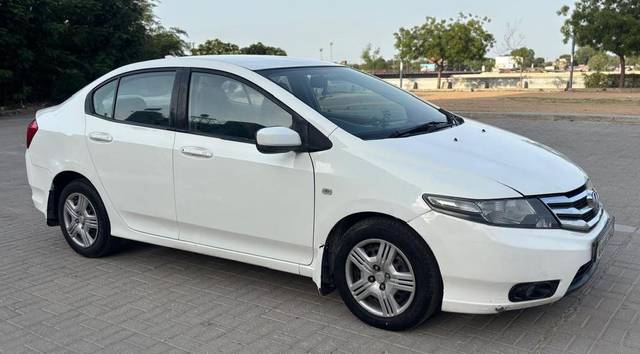 https://images10.gaadi.com/usedcar_image/4588626/original/c799813243495fca5c224b3ab3f0889b.jpg?imwidth=6400