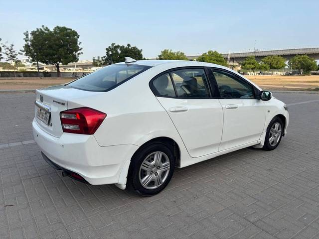https://images10.gaadi.com/usedcar_image/4588626/original/processed_067eecf5592693f054c7952931262f8e.jpg?imwidth=6402
