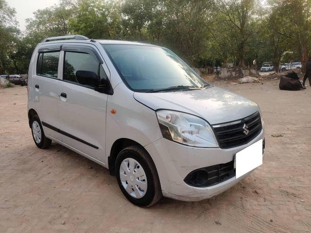 https://images10.gaadi.com/usedcar_image/4588629/original/processed_8cae75ddbb3db9ca354a1d9c2262a5b9.jpg?imwidth=6400