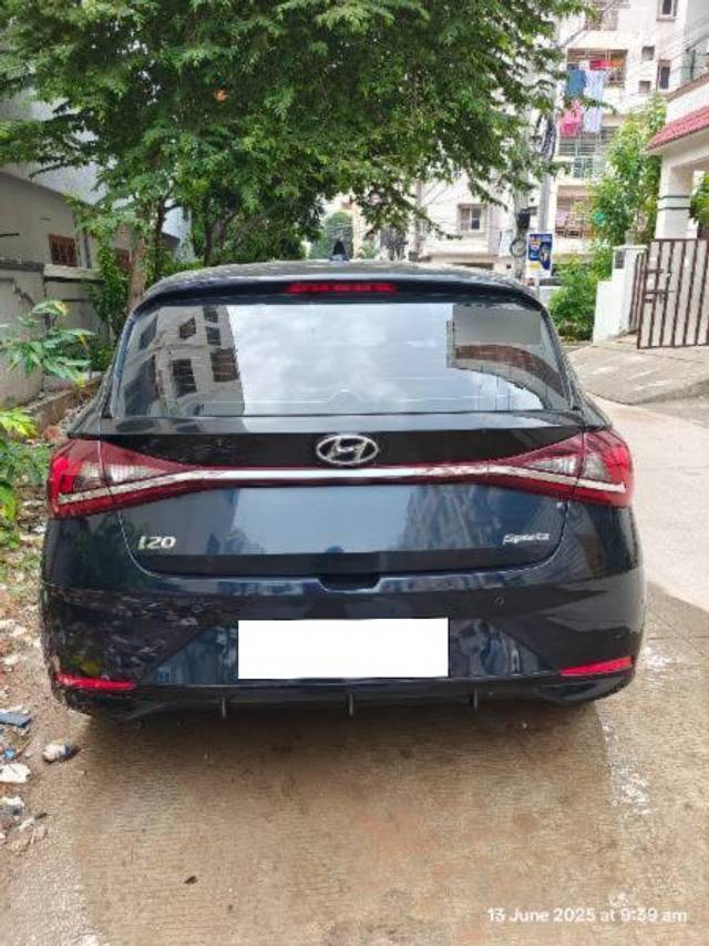 https://images10.gaadi.com/usedcar_image/4588630/original/processed_022178aa-1693-4c7d-9ee6-9d9d6aa7c8be.jpg?imwidth=6402
