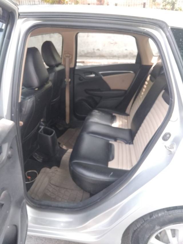 https://images10.gaadi.com/usedcar_image/4588636/original/eb8a9d077927aa2de204af47c51703d2.jpg?imwidth=6402