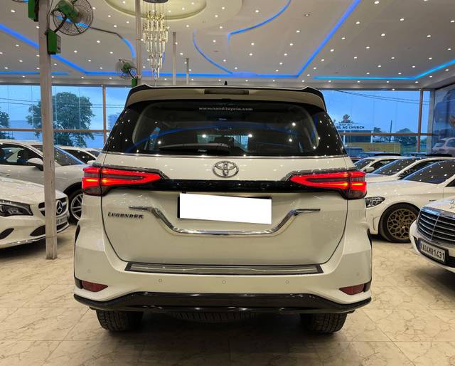 https://images10.gaadi.com/usedcar_image/4588647/original/processed_1a57a556b3d7d4b196c0844e19026d1e.jpg?imwidth=6401